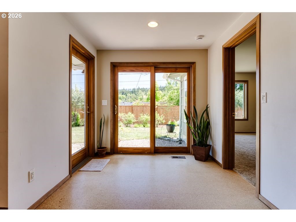 4355 Pearl Street Eugene, OR 97405 - Photo 15 of 47