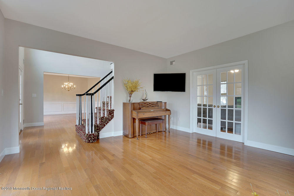 1354 Old Farm Road Manasquan, NJ 08736 - Photo 8 of 40 Living Room