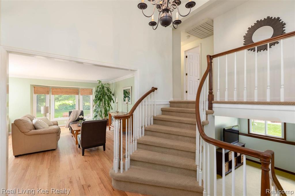 440 Lake Forest Road Rochester Hills, MI 48309 - Photo 3 of 32