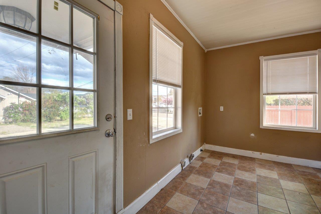 2702 Merriman Road Medford, OR 97501 - Photo 7 of 37 07