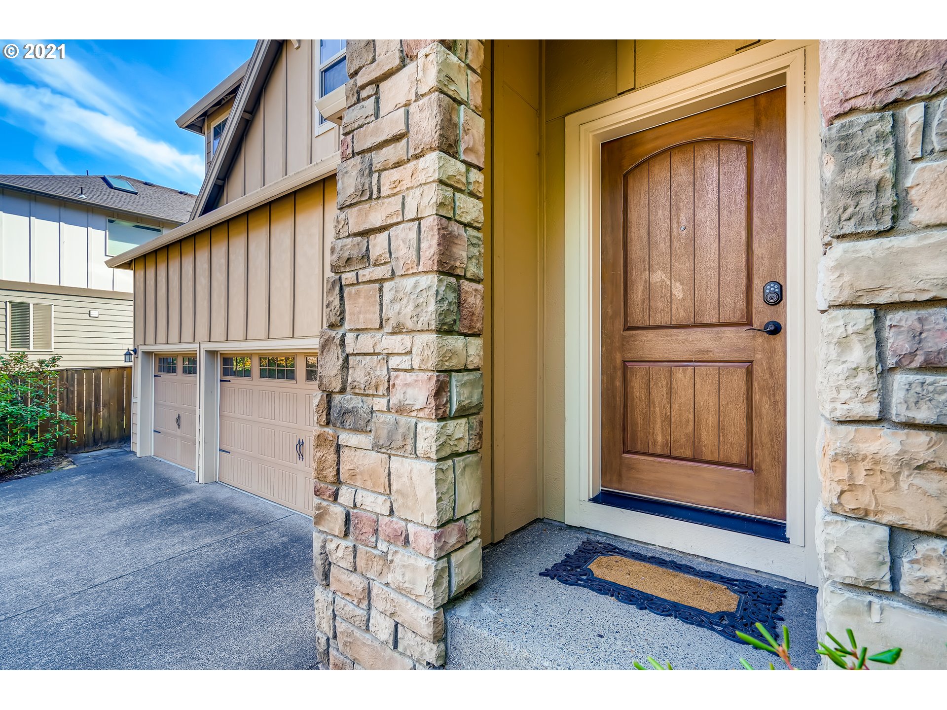 18378 Southwest Jeremy Street Beaverton, OR 97007 - Photo 4 of 31 a view of front door with entryway