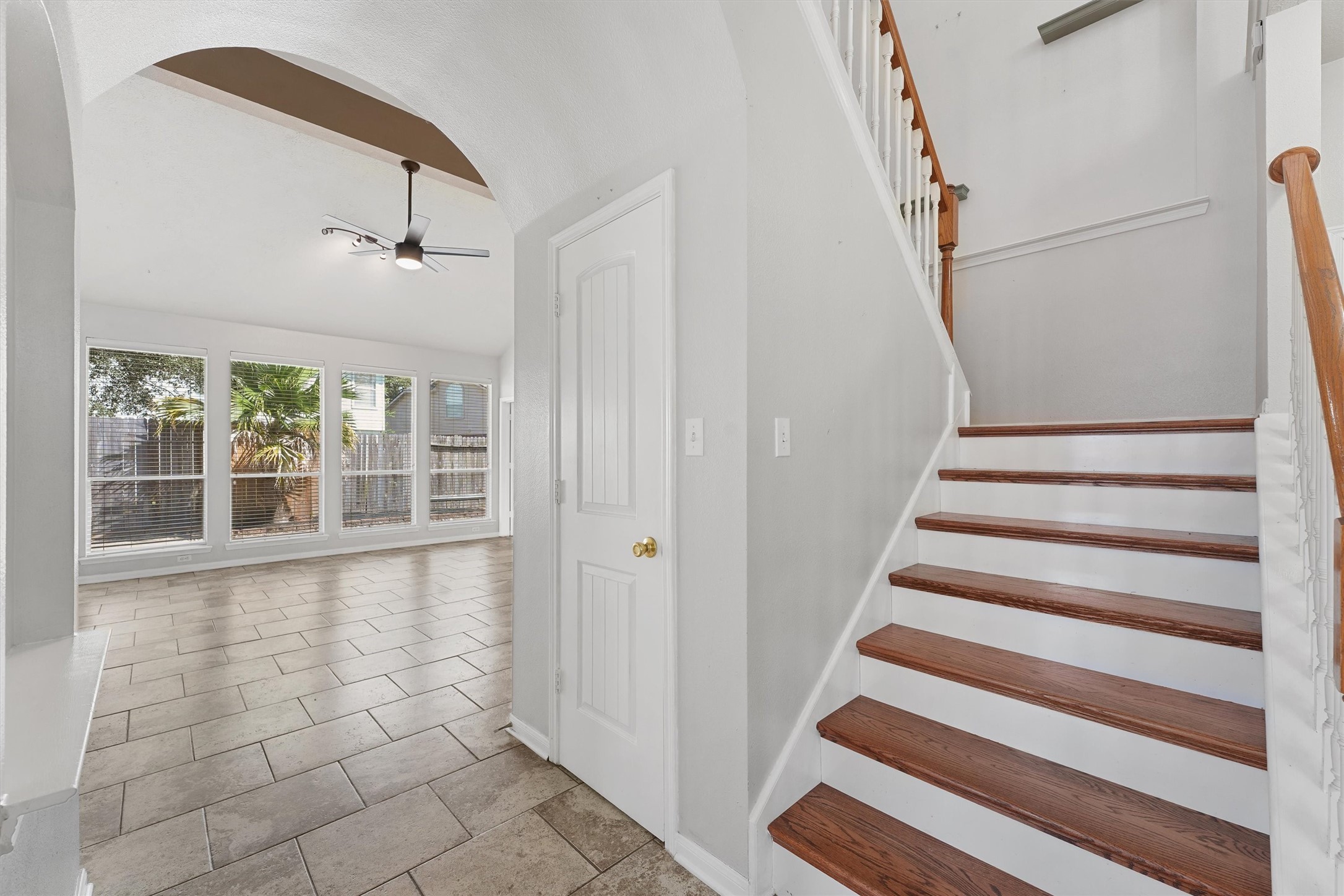 17206 Stonebridge Trail Houston, TX 77095 - Photo 8 of 28 Staircase