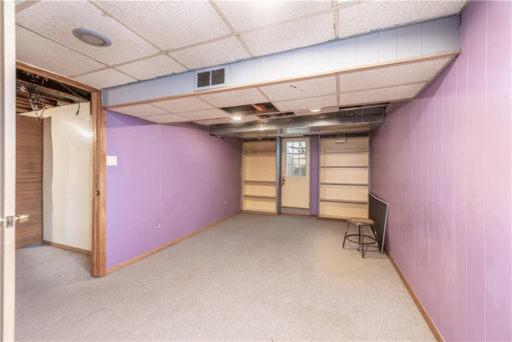 340 Spring Valley Road Pittsburgh, PA 15243 - Photo 33 of 44 a view of a room with gym equipment
