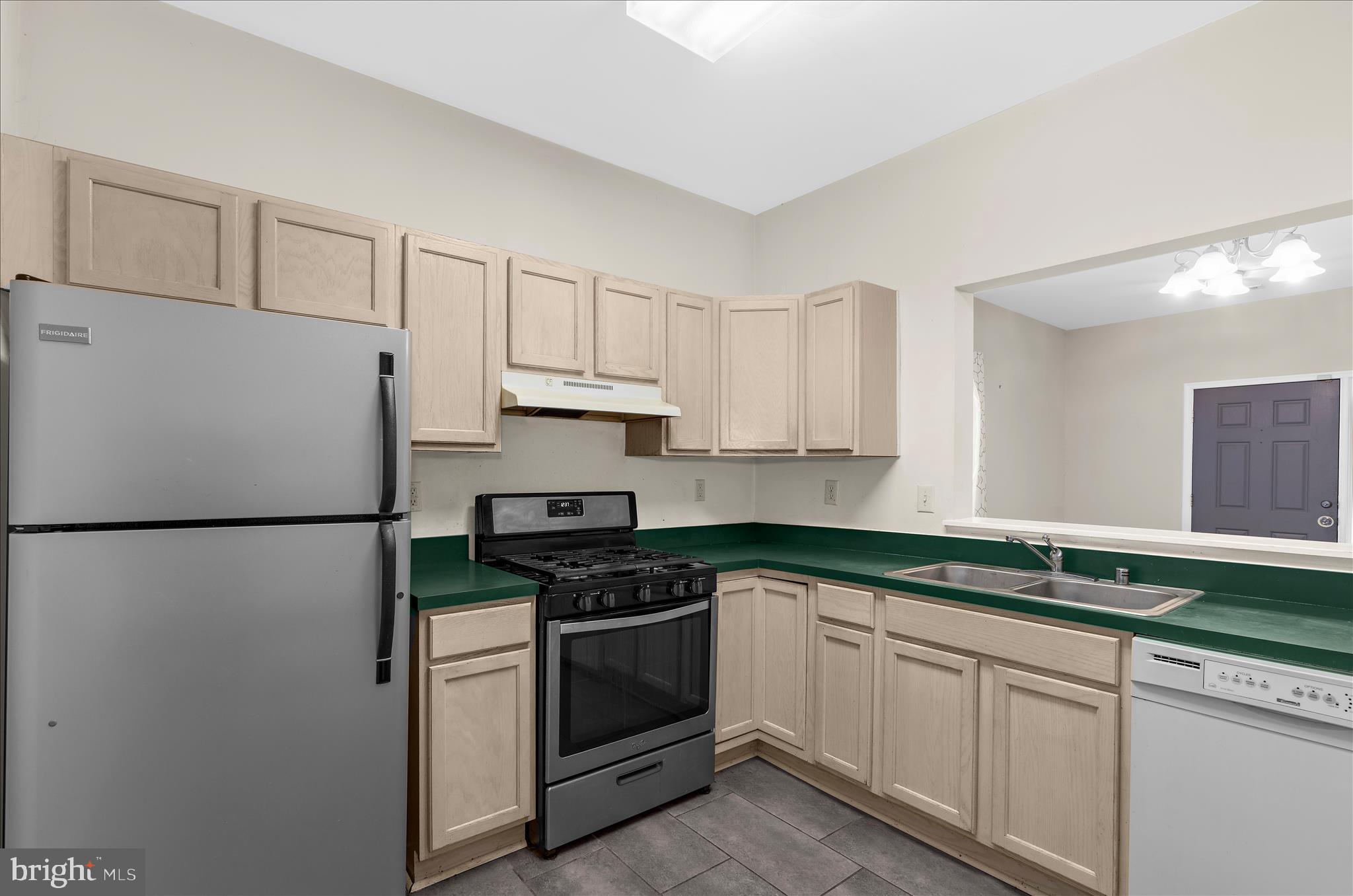 2013 Bell Point Court Odenton, MD 21113 - Photo 13 of 33 Kitchen