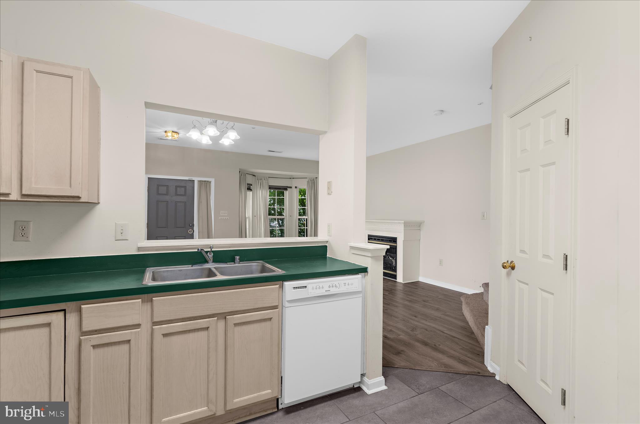 2013 Bell Point Court Odenton, MD 21113 - Photo 14 of 33 Kitchen