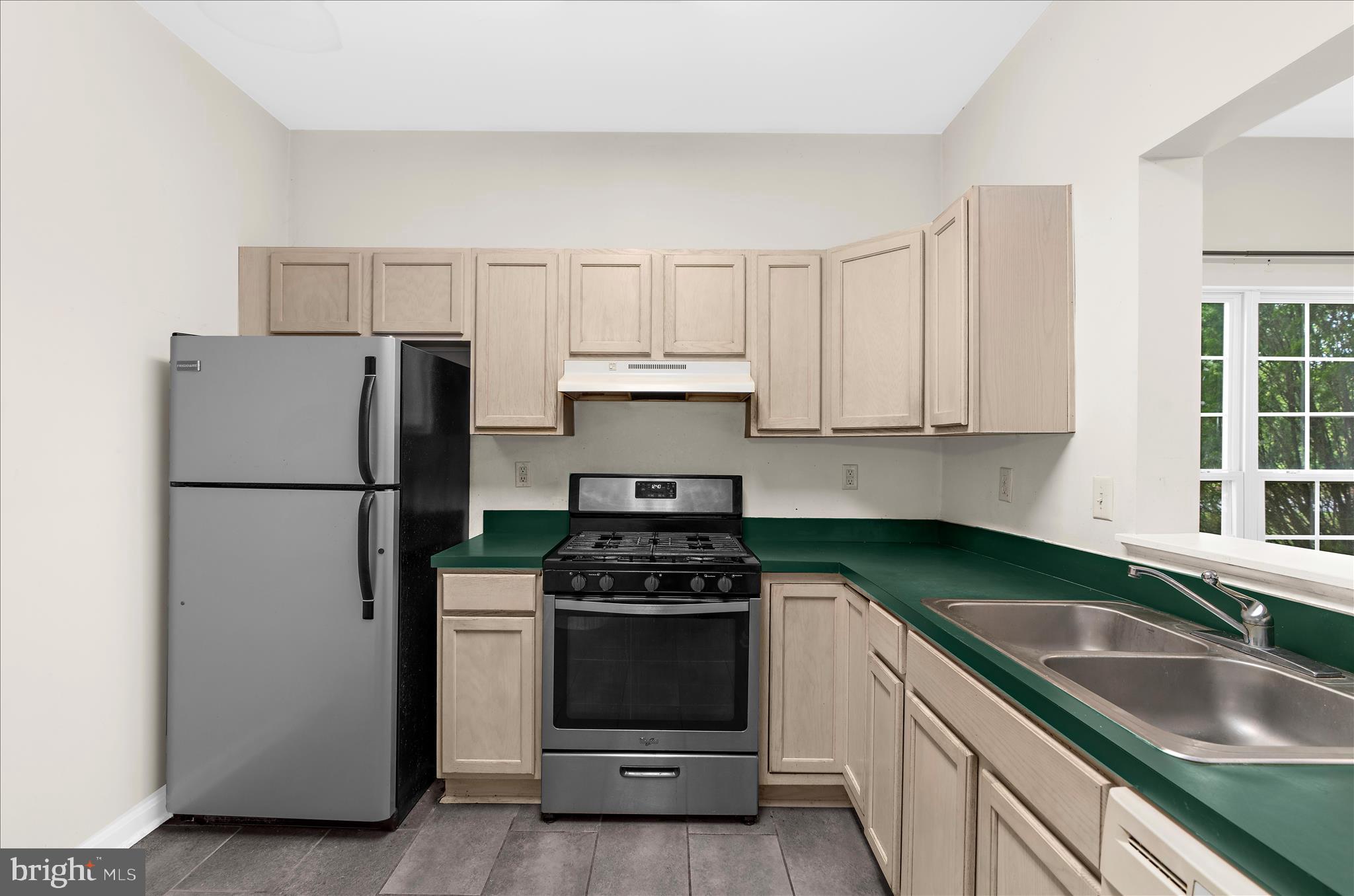 2013 Bell Point Court Odenton, MD 21113 - Photo 15 of 33 Kitchen