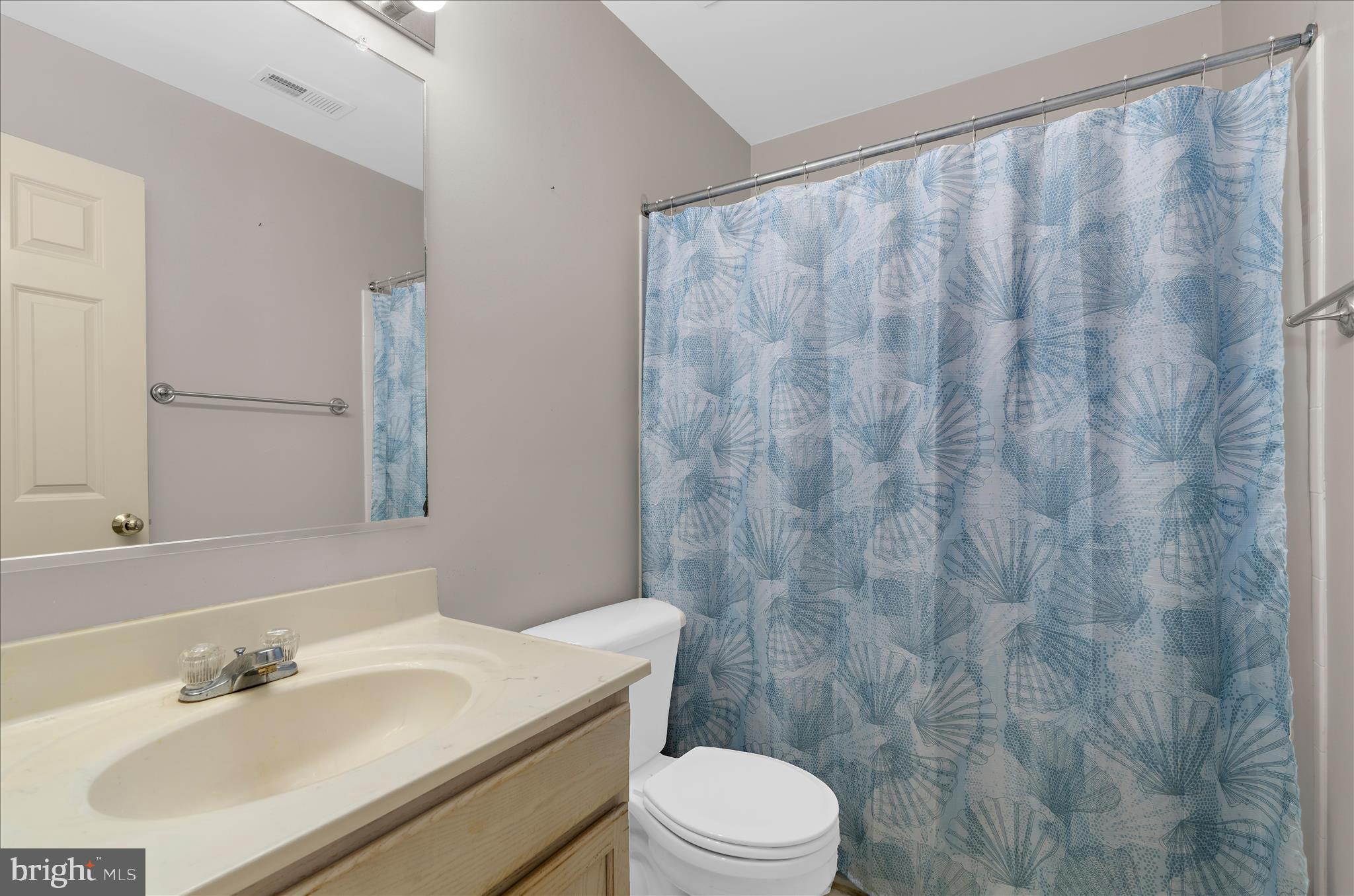 2013 Bell Point Court Odenton, MD 21113 - Photo 28 of 33 2nd Level Full Bathroom