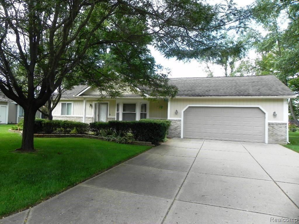 3121 Smugglers Ridge Walled Lake, MI 48390 - Photo 4 of 44 3.JPG