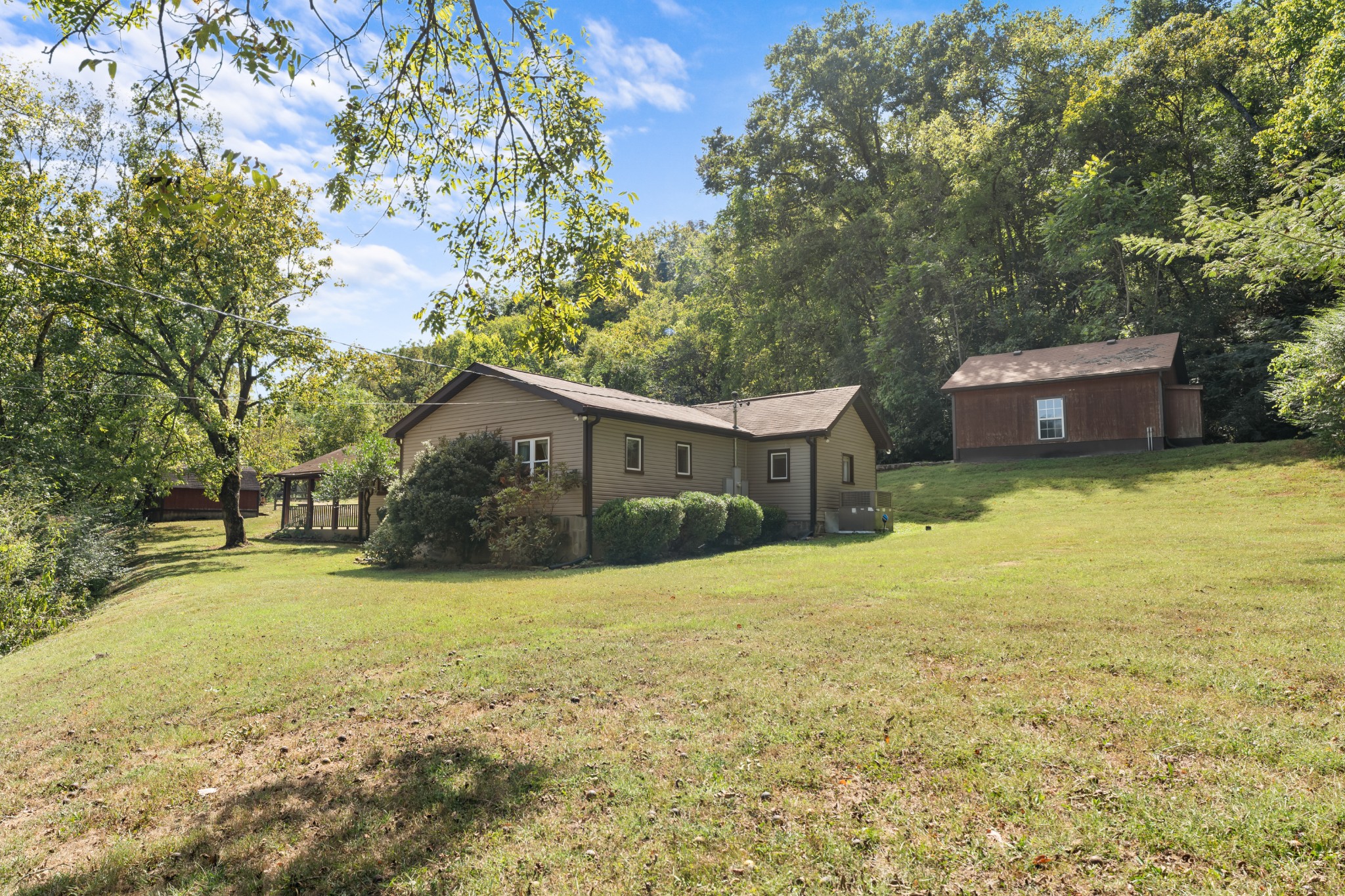 4833 Eatons Creek Road Nashville, TN 37218 - Photo 2 of 33 Gallery Image 2