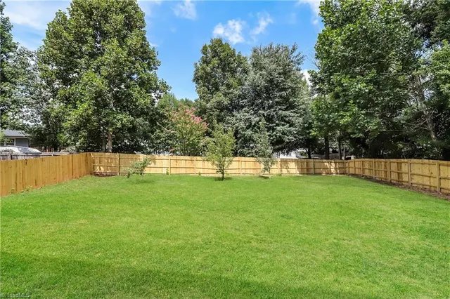 $2,295 | 9 Foust Court, Greensboro, NC 27405