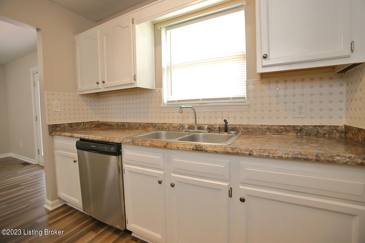159 Howlett Drive Shepherdsville, KY 40165 - Photo 10 of 35 Kitchen