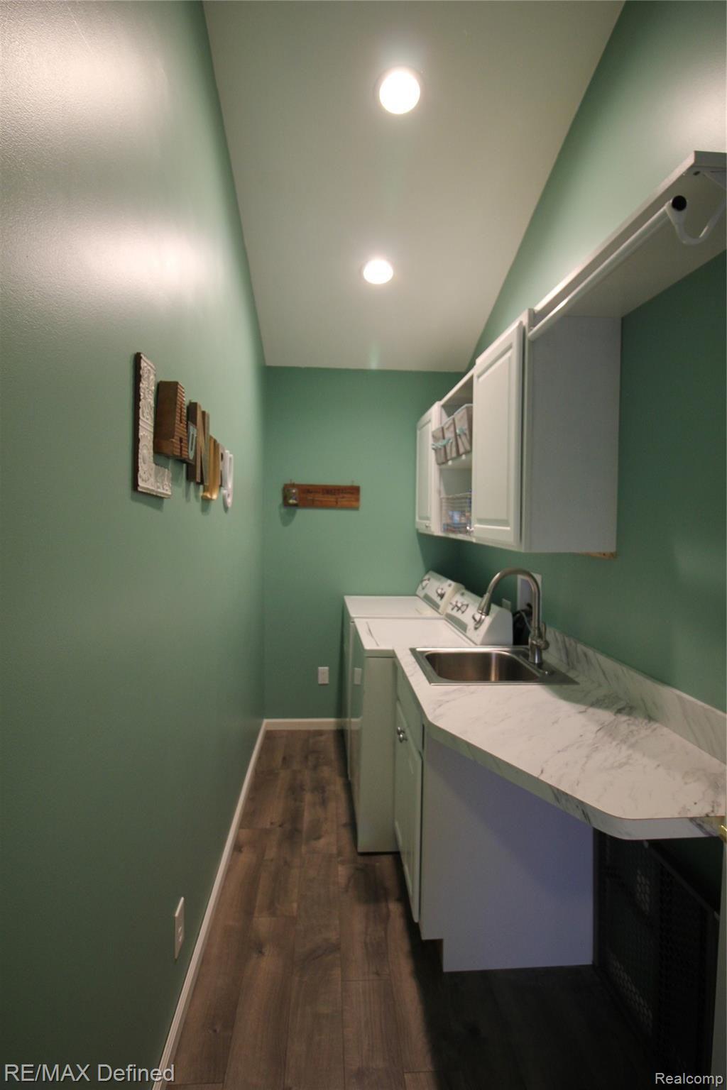 1062 Miners Run Rochester, MI 48306 - Photo 21 of 35 Convenient 2nd Floor Laundry