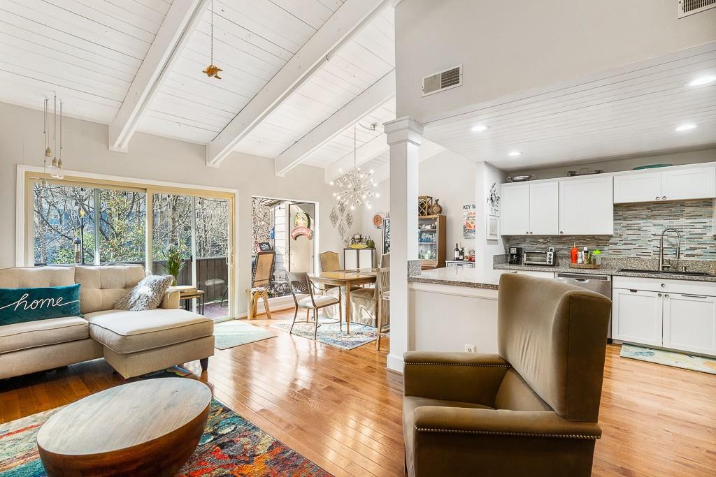 Welcome Home to Timbers of Vinings!