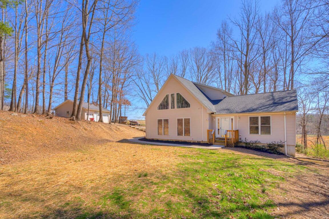 2876 Lantern Road Radford, VA 24141 - Photo 2 of 61 (2) 2876_Lantern_Web-14