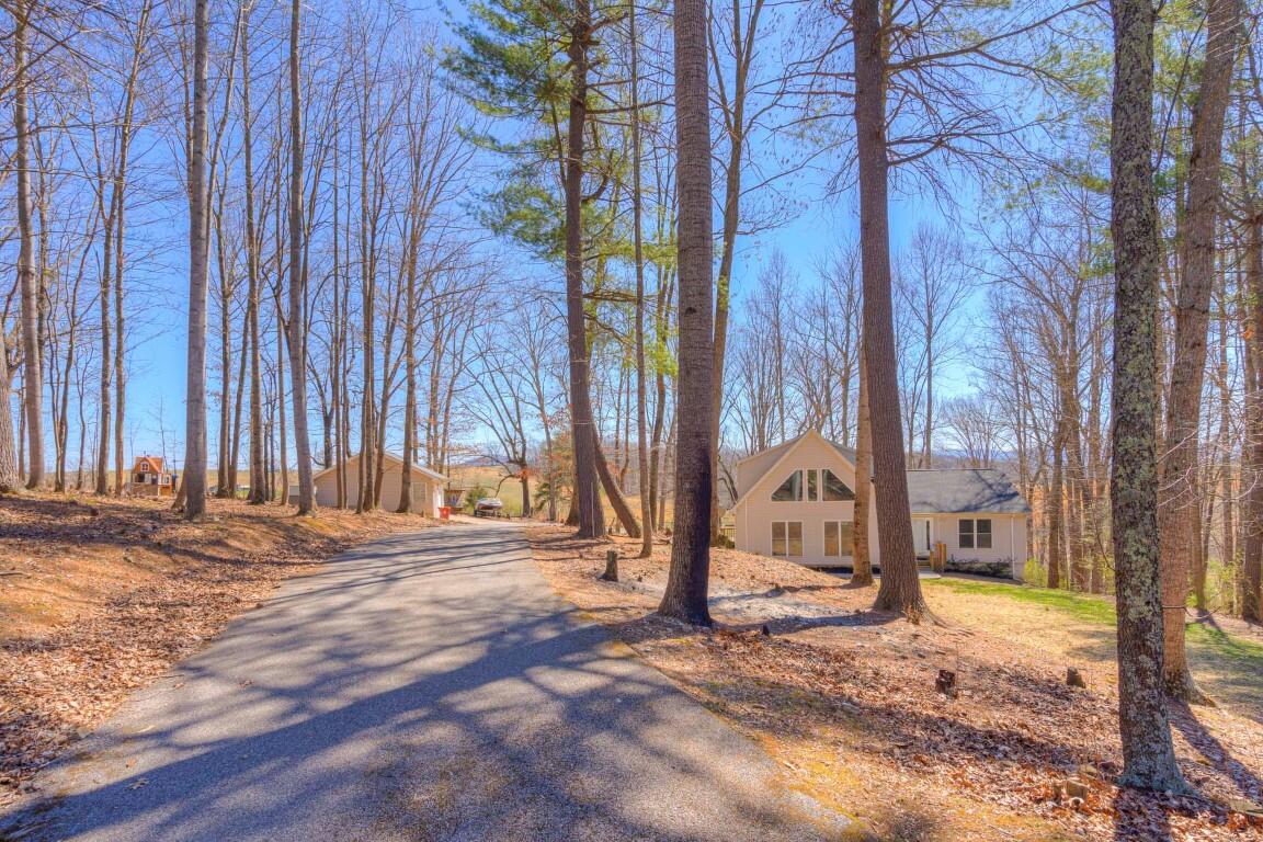 2876 Lantern Road Radford, VA 24141 - Photo 3 of 61 (3) 2876_Lantern_Web-1
