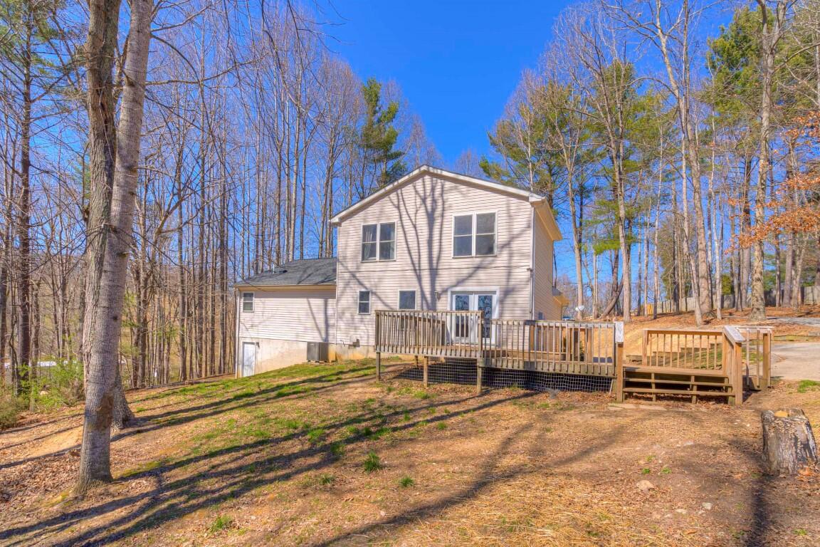 2876 Lantern Road Radford, VA 24141 - Photo 5 of 61 (5) 2876_Lantern_Web-11