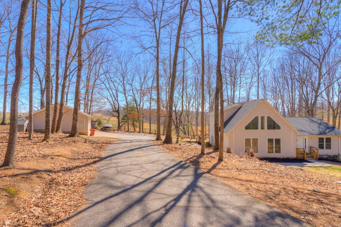 2876 Lantern Road Radford, VA 24141 - Photo 52 of 61 2876_Lantern_Web-2