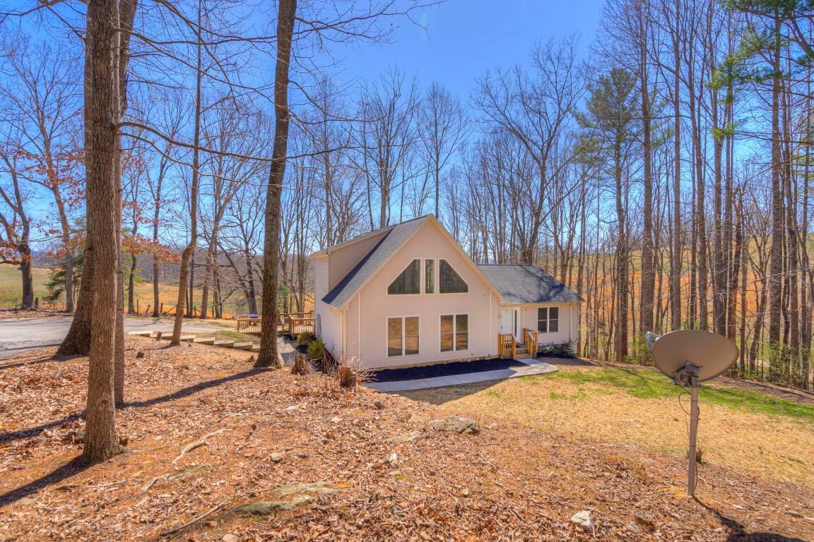 2876 Lantern Road Radford, VA 24141 - Photo 53 of 61 2876_Lantern_Web-3