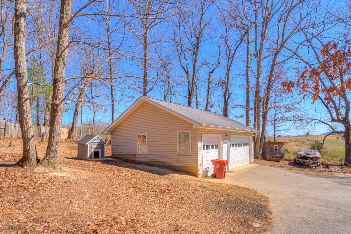 2876 Lantern Road Radford, VA 24141 - Photo 54 of 61 2876_Lantern_Web-4