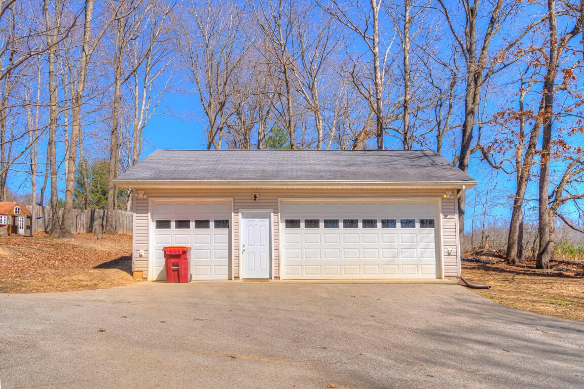 2876 Lantern Road Radford, VA 24141 - Photo 6 of 61 (6) 2876_Lantern_Web-5