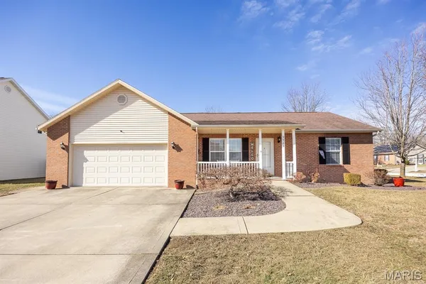 $320,500 | 9915 Bending Oaks Drive, Lebanon, IL 62254