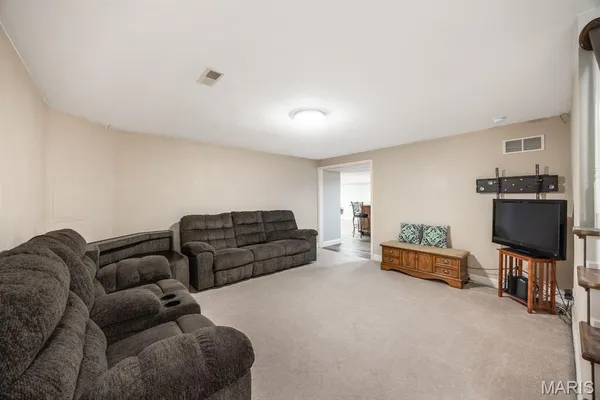 $320,500 | 9915 Bending Oaks Drive, Lebanon, IL 62254