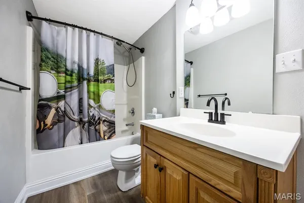 $320,500 | 9915 Bending Oaks Drive, Lebanon, IL 62254