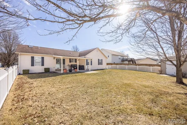 $320,500 | 9915 Bending Oaks Drive, Lebanon, IL 62254