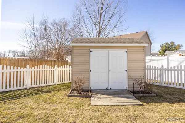 $320,500 | 9915 Bending Oaks Drive, Lebanon, IL 62254