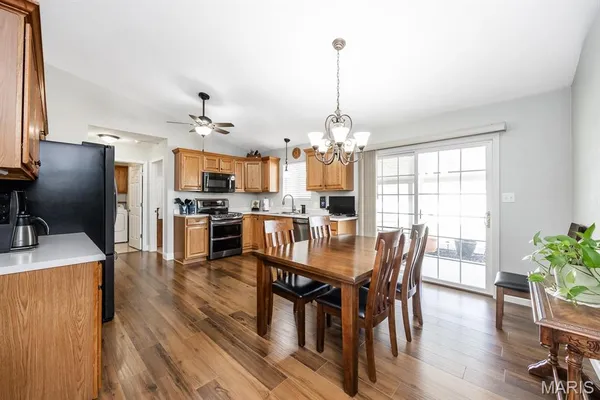 $320,500 | 9915 Bending Oaks Drive, Lebanon, IL 62254