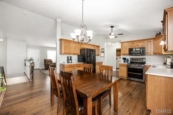 $320,500 | 9915 Bending Oaks Drive, Lebanon, IL 62254