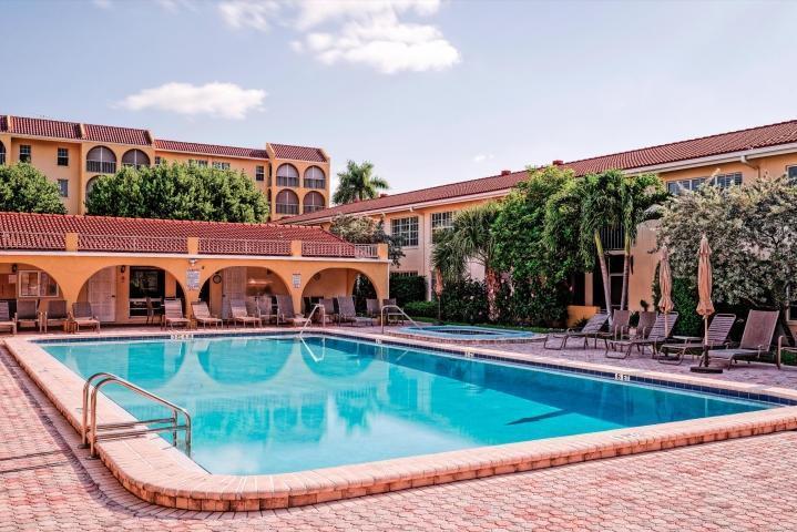 250 Northeast 20th Street, Unit 2250 Boca Raton, FL 33431 - Photo 4 of 15 pool and club house