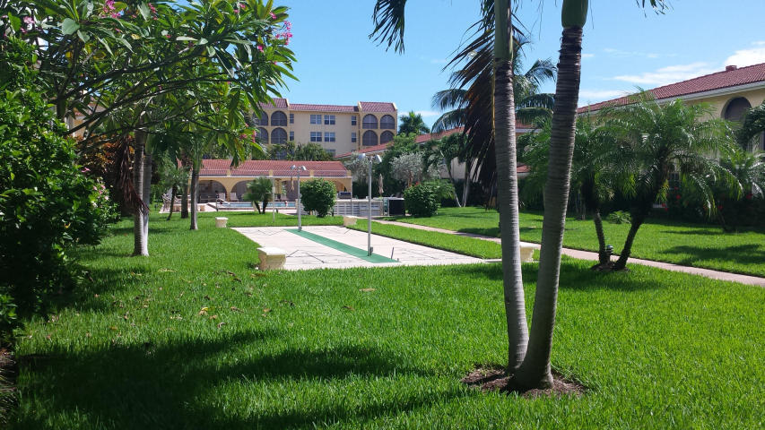 250 Northeast 20th Street, Unit 2250 Boca Raton, FL 33431 - Photo 5 of 15 manicured grounds