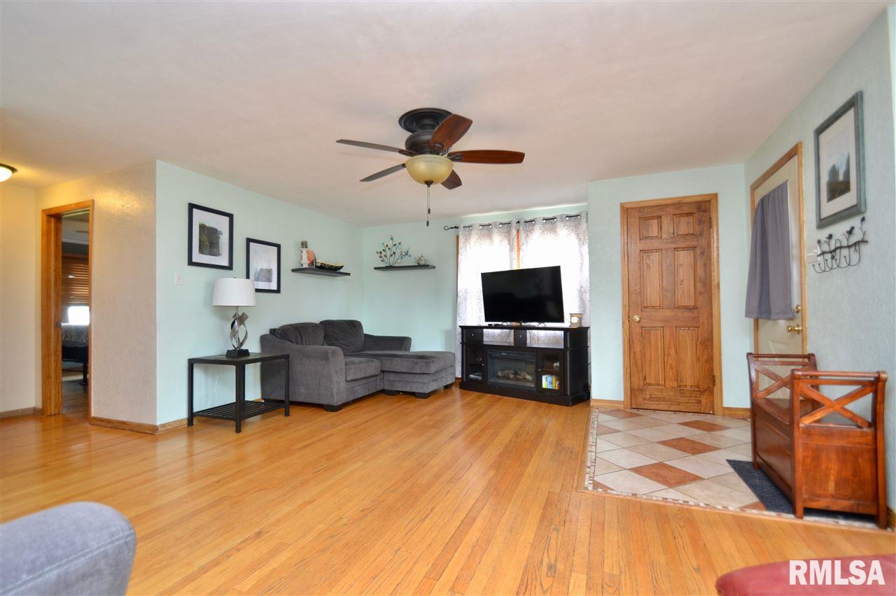 4503 Silvis Road Bartonville, IL 61607 - Photo 3 of 36 Gallery Image 3