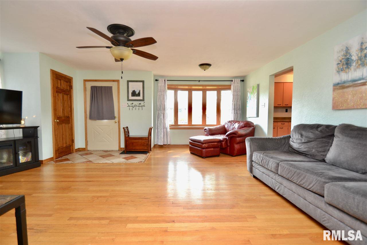 4503 Silvis Road Bartonville, IL 61607 - Photo 5 of 36 Gallery Image 5