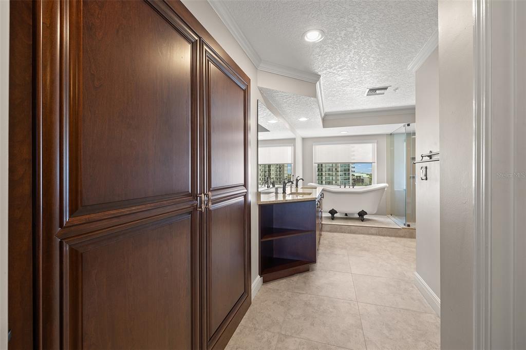 371 Channelside Walk Way, Unit 902 Tampa, FL 33602 - Photo 36 of 50 a view of kitchen with furniture and refrigerator
