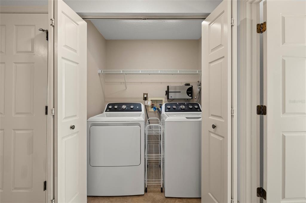 371 Channelside Walk Way, Unit 902 Tampa, FL 33602 - Photo 43 of 50 a utility room with dryer and washer