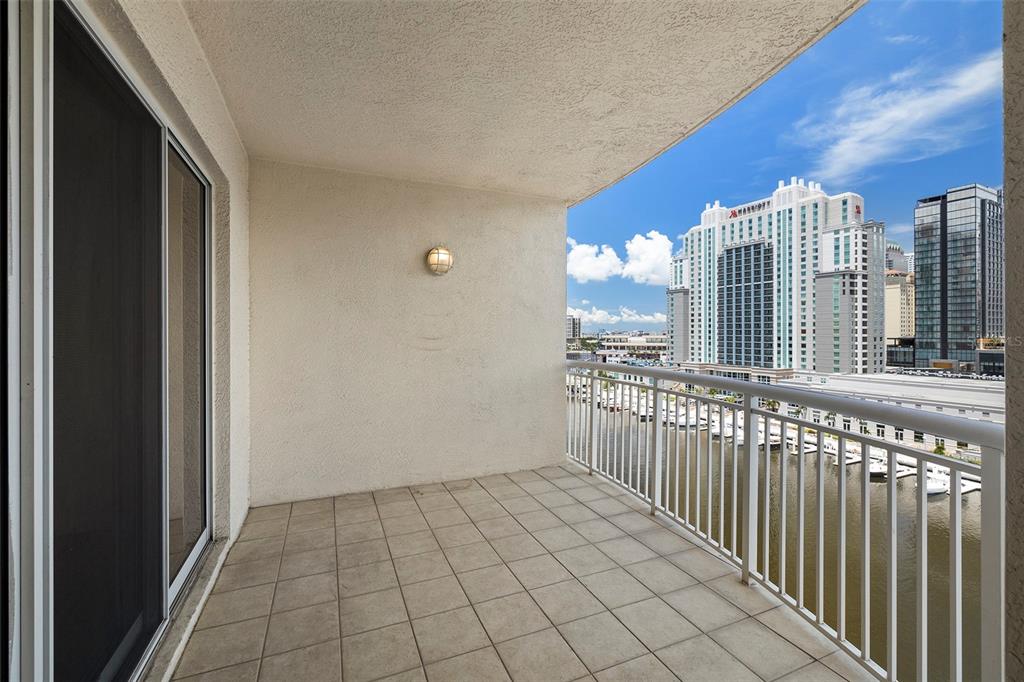 371 Channelside Walk Way, Unit 902 Tampa, FL 33602 - Photo 44 of 50 a view of a balcony