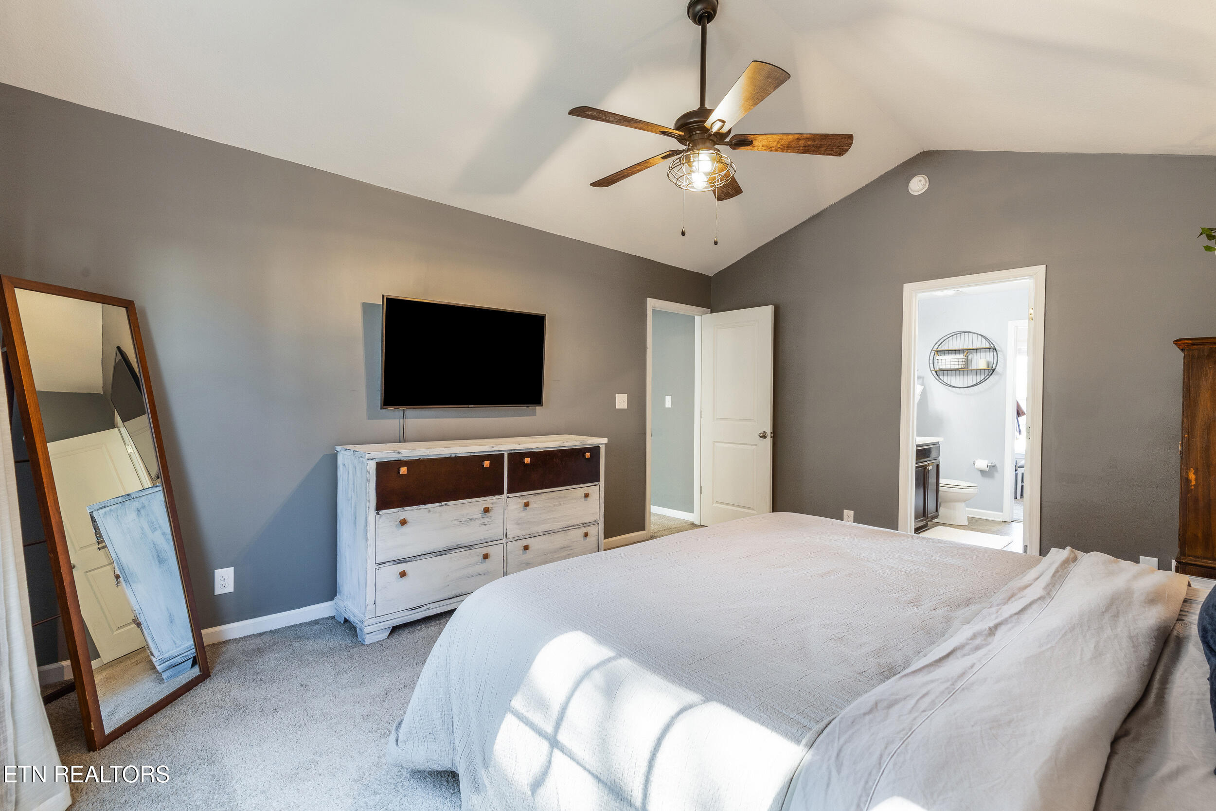 7200 Ponds Inlet Lane Powell, TN 37849 - Photo 19 of 38 Primary Bedroom