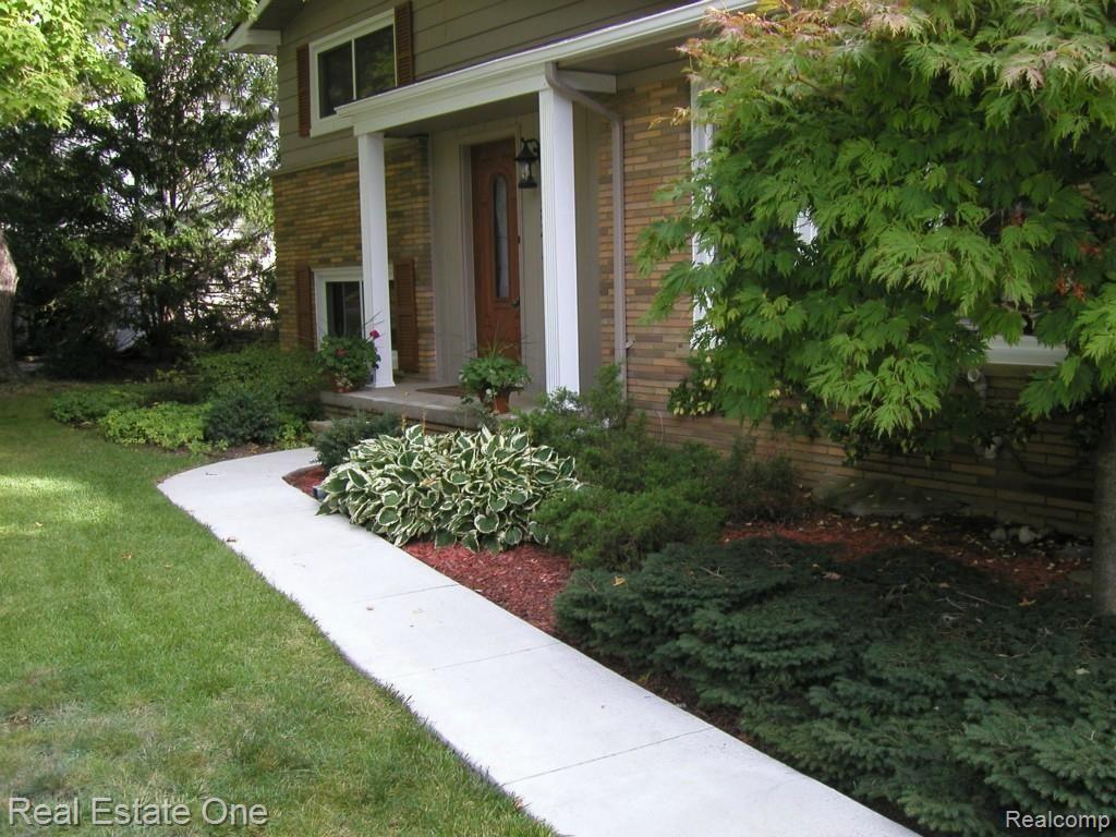 32417 Hearthstone Road Farmington, MI 48334 - Photo 2 of 37 NEW FRONT WALKWAY & LANDSCAPING BEDS