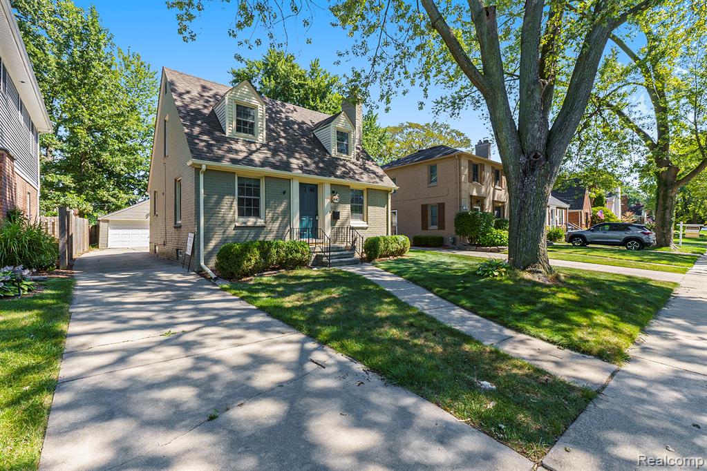 1642 Hampton Road Grosse Pointe Woods, MI 48236 - Photo 2 of 28