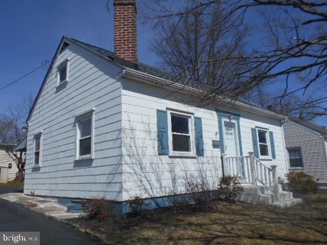 15 Ridge Road Aston, PA 19014 - Photo 2 of 17 front and side