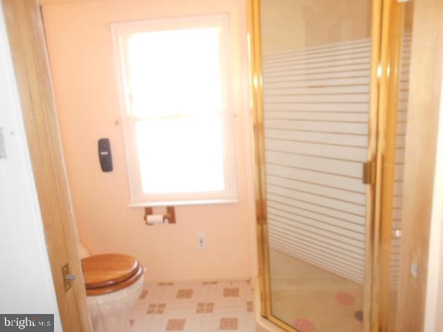 15 Ridge Road Aston, PA 19014 - Photo 15 of 17 hall bath 2nd floor