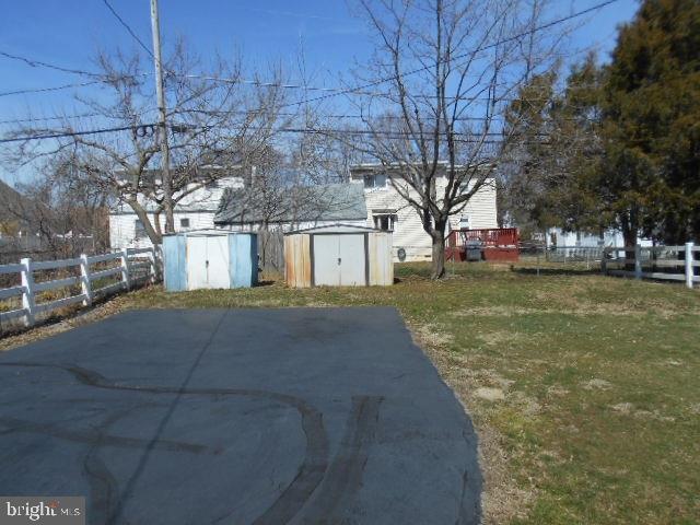 15 Ridge Road Aston, PA 19014 - Photo 4 of 17 yard