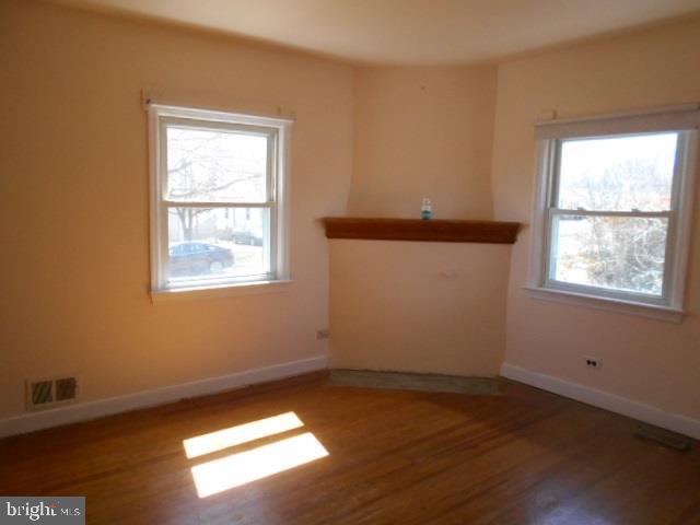 15 Ridge Road Aston, PA 19014 - Photo 5 of 17 living room