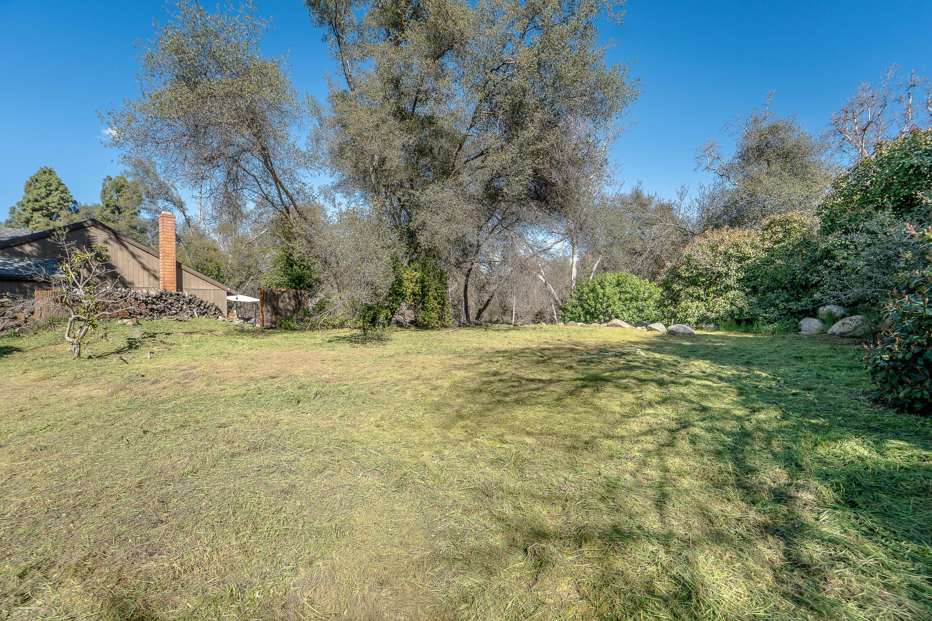 40518 Cherokee Oaks Drive Three Rivers, CA 93271 - Photo 9 of 33 -