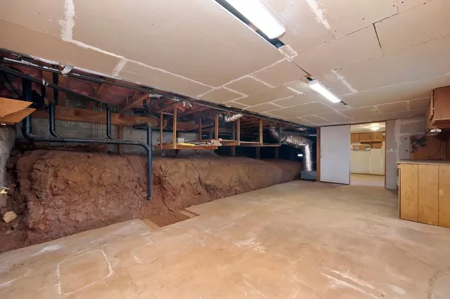 a view of a storage & utility room