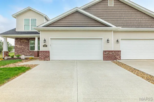 $359,900 | 207 Wrigley Field Drive, Bethalto, IL 62010