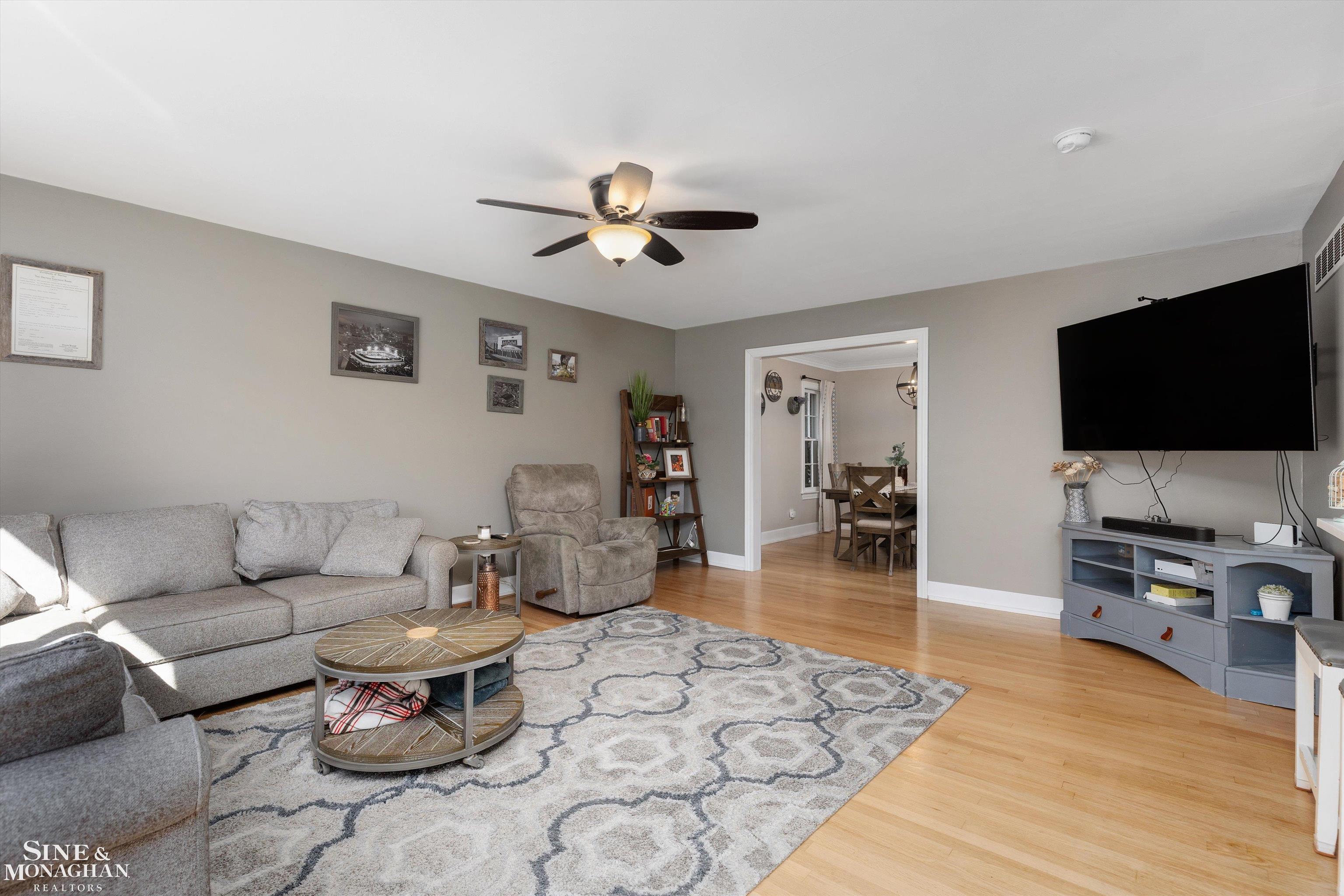 1291 Roslyn Road Grosse Pointe Woods, MI 48236 - Photo 11 of 39