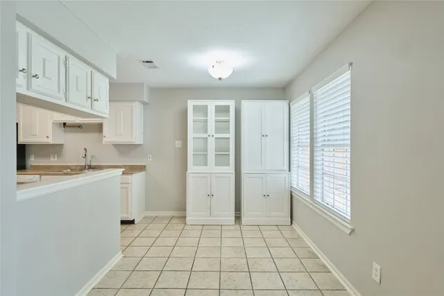 $2,195 | 5 North White Pebble Court, The Woodlands, TX 77380